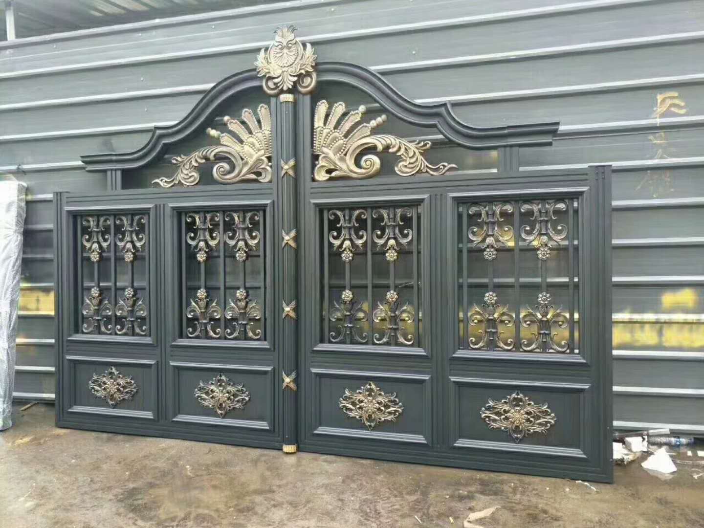 快來(lái)看一看這里有別墅鋁藝大門(mén)價(jià)格高低的區(qū)分