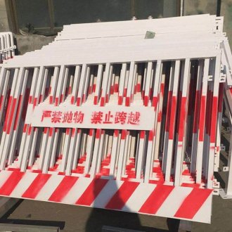 <b>怎樣選購質量優(yōu)質的基坑防護護欄</b>