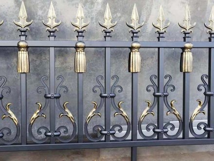 鋁藝護(hù)欄的簡介及特點